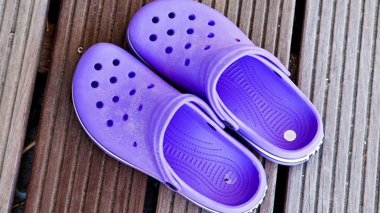 A Guide To Cleaning Crocs Safely In The Washing Machine