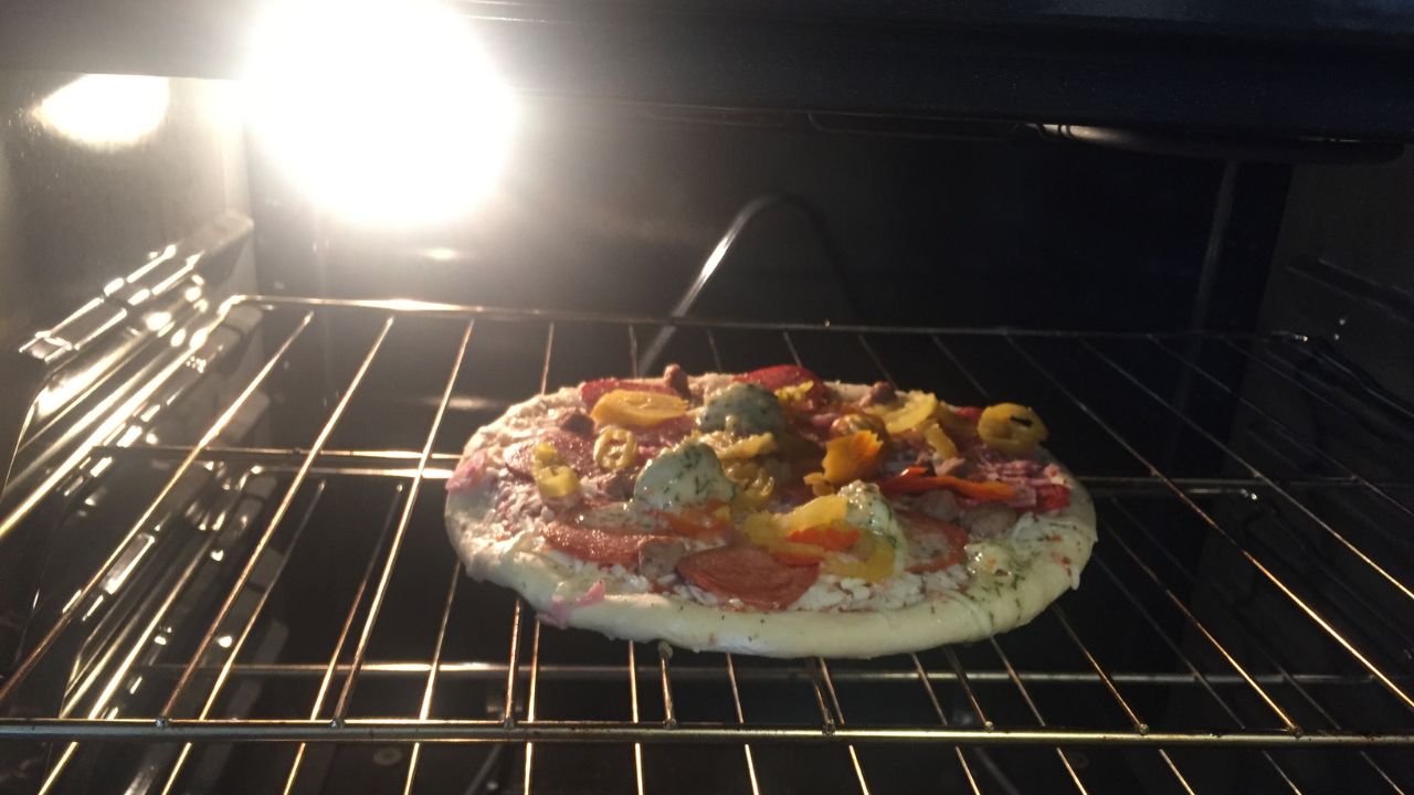 how long to preheat oven for frozen pizza