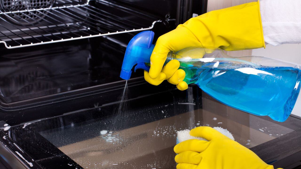 clean-oven-with-dawn-dish-soap